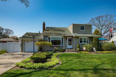 529 Myrtle Avenue, West Islip, NY 11795