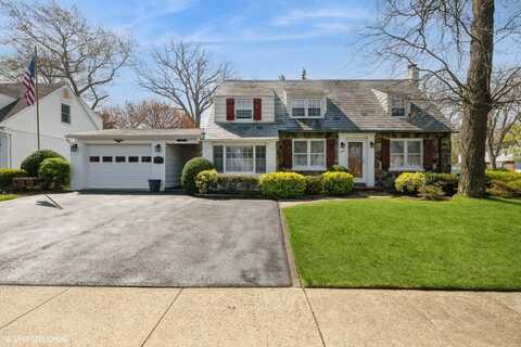 3918 Park Avenue, Seaford, NY 11783