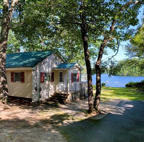 77 Northern Oaks Drive, Raymond, ME 04071