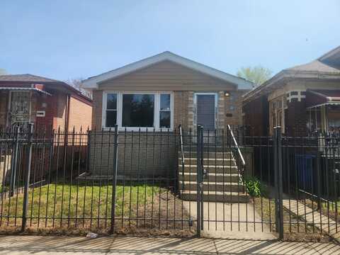 7553 S Paxton Avenue, Chicago, IL 60649