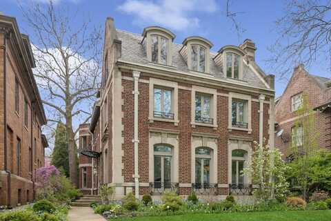 5626 S Woodlawn Avenue, Chicago, IL 60637