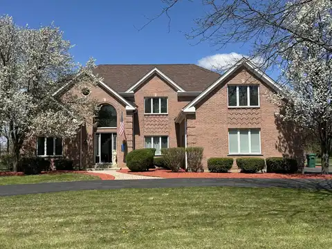 69 Falcon Drive, Hawthorn Woods, IL 60047