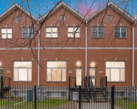 4879 N Winthrop Avenue, Chicago, IL 60640