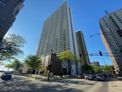 6033 N Sheridan Road, Chicago, IL 60660