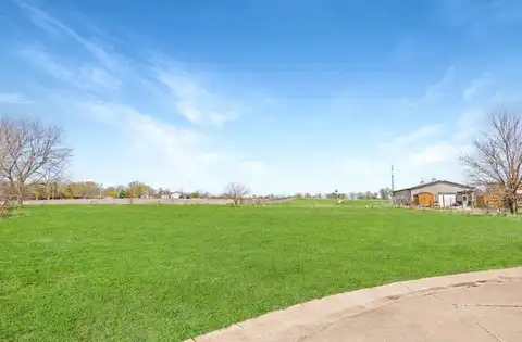 114 Fox Run Court, Le Roy, IL 61752