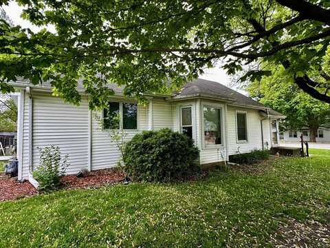 409 E Main Street, Heyworth, IL 61745