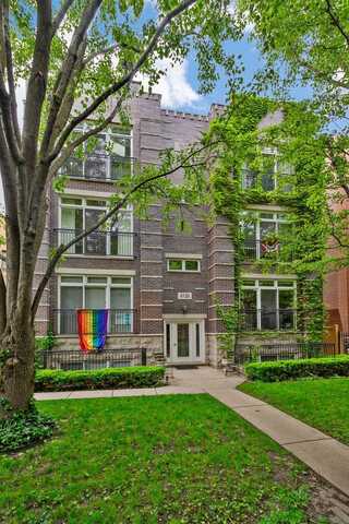 4728 N Malden Street, Chicago, IL 60640