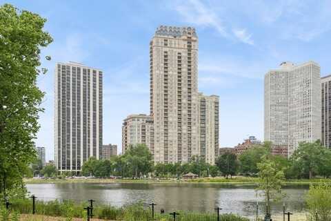 2550 N Lakeview Avenue, Chicago, IL 60614