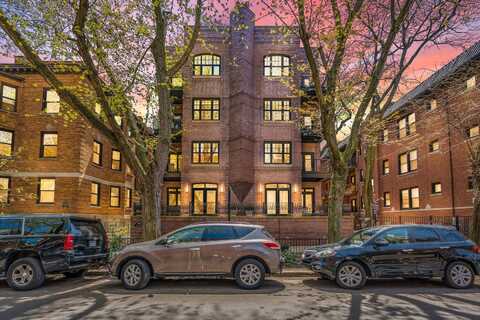 707 W Barry Avenue, Chicago, IL 60657