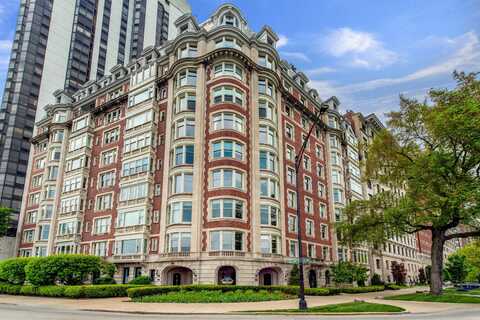 999 N Lake Shore Drive, Chicago, IL 60611