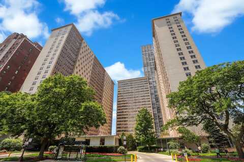 3950 N Lake Shore Drive, Chicago, IL 60613