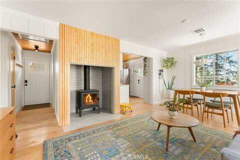 963 Chateau Drive, Crestline, CA 92325