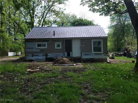 2913 WARREN DRIVE, UNIONTOWN, OH 44685