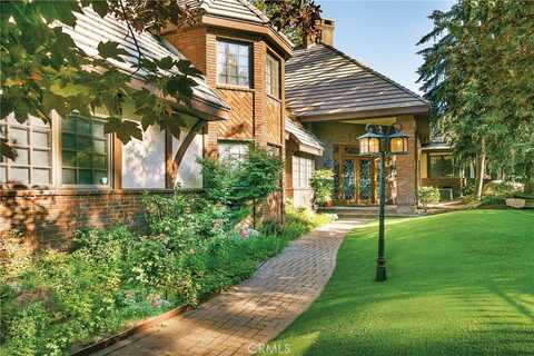 303 Lake Knoll Drive, Lake Arrowhead, CA 92352