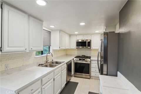 8710 Independence Avenue, Canoga Park, CA 91304
