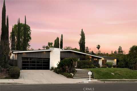 18839 La Amistad Place, Tarzana, CA 91356
