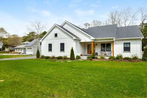 19 Coombs Lane, Mashpee, MA 02649
