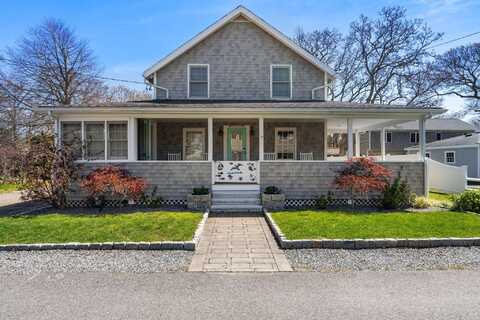 7 Hawthorne Court, Falmouth, MA 02540