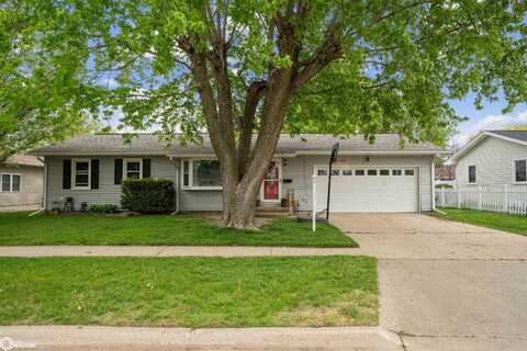 104 Greenbrier Drive, Burlington, IA 52601