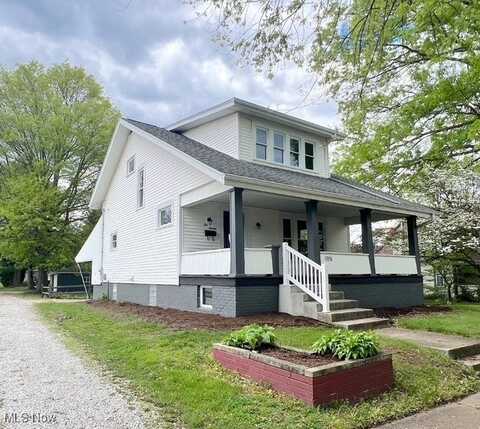 1016 Parrish Street, Uhrichsville, OH 44683