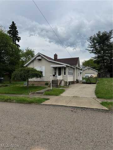 251 30th Street NW, Barberton, OH 44203