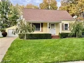 1765 Beechwood Street NE, Warren, OH 44483