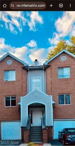 365 Village Pointe Drive, Akron, OH 44313