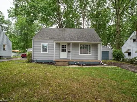 1782 Beechwood Street NE, Warren, OH 44483
