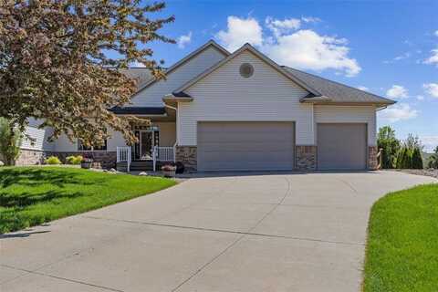 607 Hillview Drive, Fairfax, IA 52228