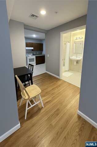 231 Dayton Avenue 3, Clifton, NJ 07011