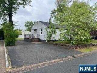 7 Augusta Street, Elmwood Park, NJ 07407