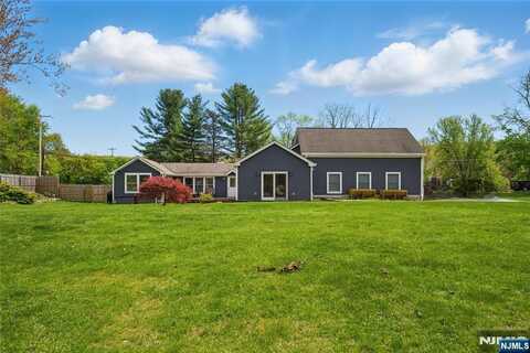 4 Towpath Road, Denville, NJ 07834