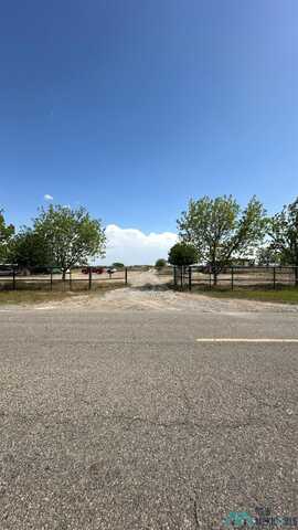 3788 E Crossroads Road, Roswell, NM 88203