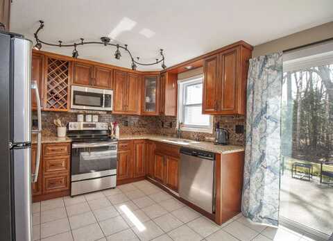1035 South Mammoth Road, Manchester, NH 03109