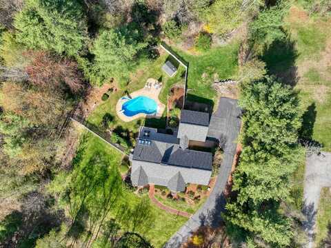 72 McAllister Road, Bedford, NH 03110