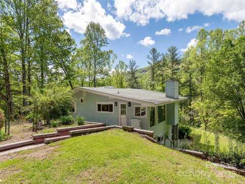 61 W Lake View Road, Hendersonville, NC 28739