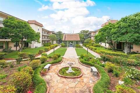 2720 WHITNEY Place, Metairie, LA 70002