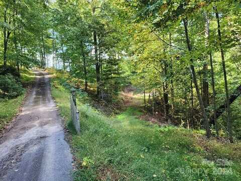 000 Arrowhead Lane, Burnsville, NC 28714