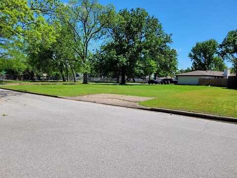 8638 E 30th Street S, Tulsa, OK 74129