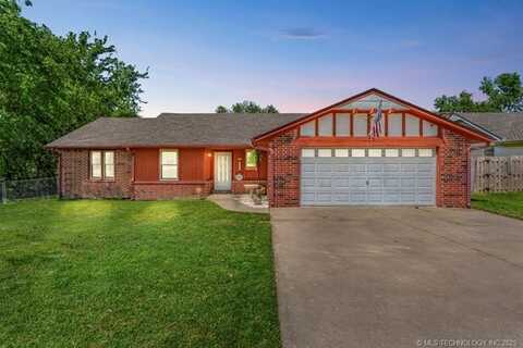 103 SE Elmhurst Court, Bartlesville, OK 74006