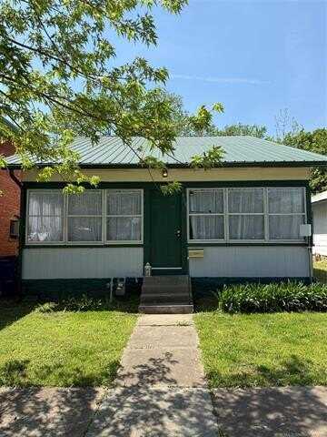 905 Leahy Avenue, Pawhuska, OK 74056