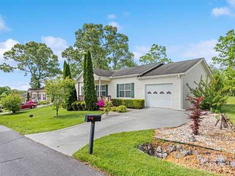 135 Middle Street, Hendersonville, NC 28792