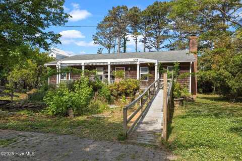 1034 Crow Hill Road, Beaufort, NC 28516
