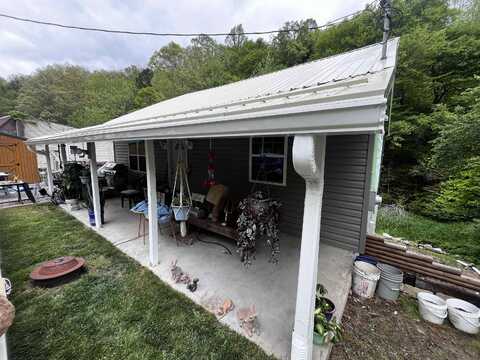 8845 Maple Road, Pound, VA 24279