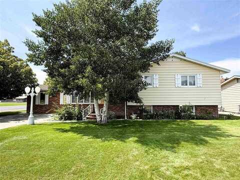 518 S 18th St, Worland, WY 82401