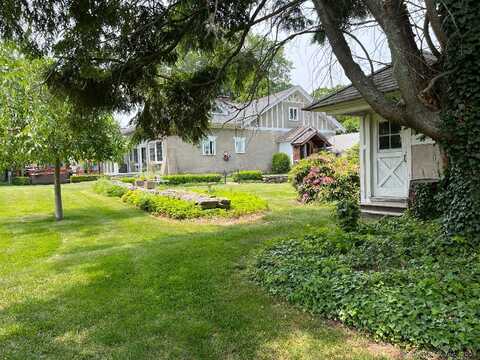 9 Columbus Avenue, East Lyme, CT 06357
