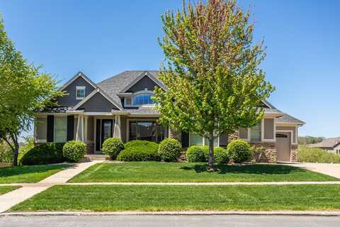 9257 Sugar Creek Drive, West Des Moines, IA 50266