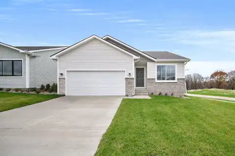 4408 Honey Bee Ridge, Des Moines, IA 50317