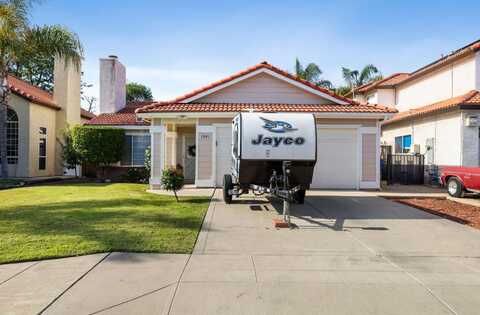 1041 Fedora Avenue, Clovis, CA 93612