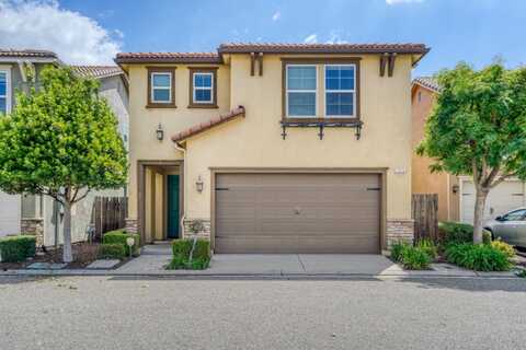 1525 Piccadilly Lane N, Clovis, CA 93619